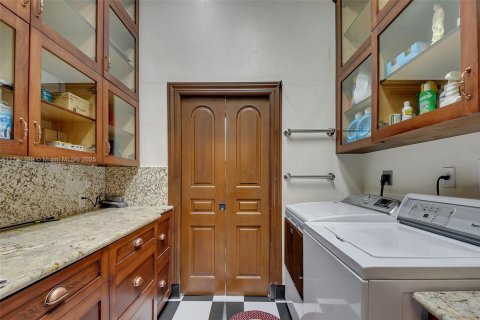 Casa en venta en Miami, Florida, 4 dormitorios, 347.08 m2 № 1863509 - foto 21