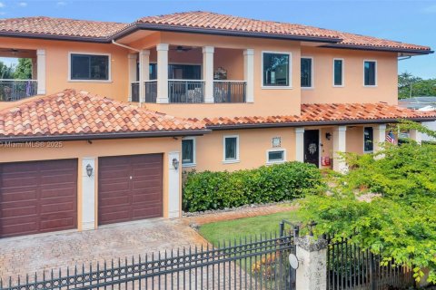 Casa en venta en Miami, Florida, 4 dormitorios, 347.08 m2 № 1863509 - foto 1
