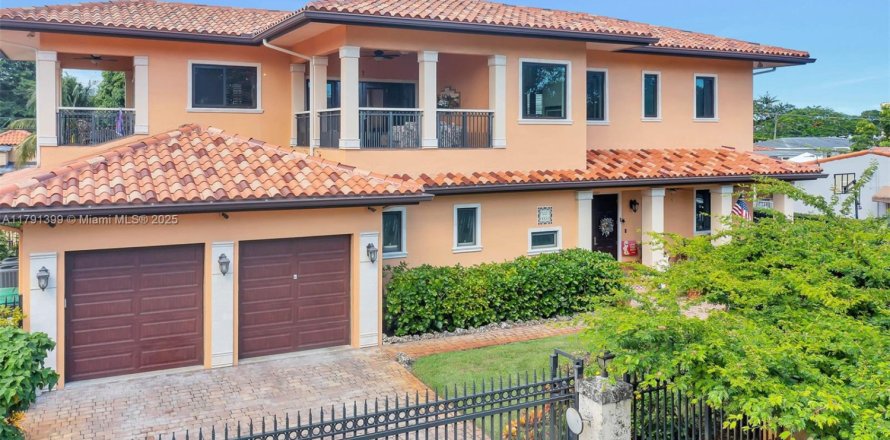 Casa en Miami, Florida 4 dormitorios, 347.08 m2 № 1863509
