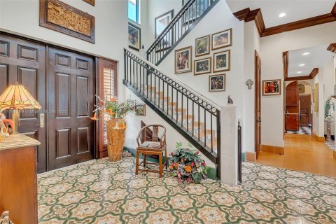 Casa en venta en Miami, Florida, 4 dormitorios, 347.08 m2 № 1863509 - foto 9