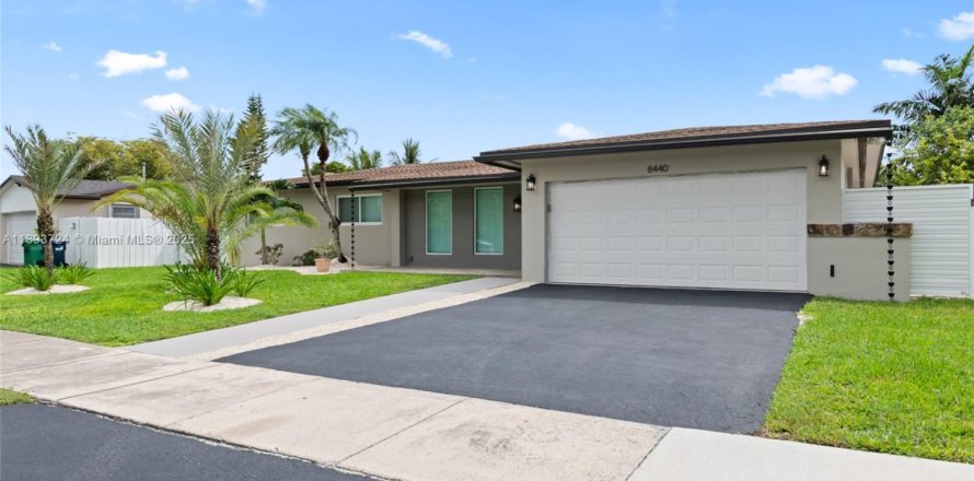 Villa ou maison à Cutler Bay, Floride 3 chambres, 150.87 m2 № 1949972