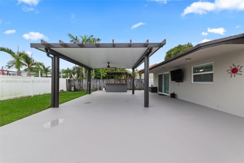 Villa ou maison à louer à Cutler Bay, Floride: 3 chambres, 150.87 m2 № 1949972 - photo 23