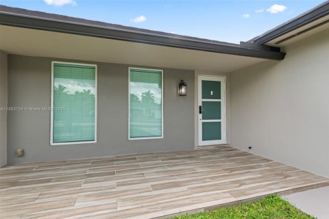 Villa ou maison à louer à Cutler Bay, Floride: 3 chambres, 150.87 m2 № 1949972 - photo 6