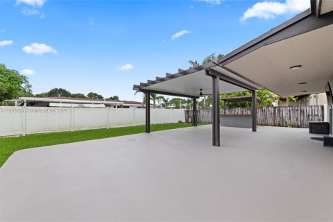 Villa ou maison à louer à Cutler Bay, Floride: 3 chambres, 150.87 m2 № 1949972 - photo 22