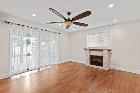 Villa ou maison à louer à Cutler Bay, Floride: 3 chambres, 150.87 m2 № 1949972 - photo 12