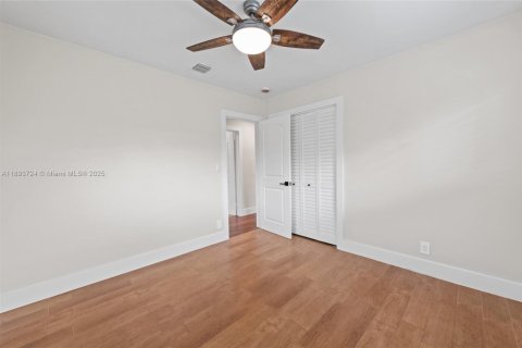 Villa ou maison à louer à Cutler Bay, Floride: 3 chambres, 150.87 m2 № 1949972 - photo 15