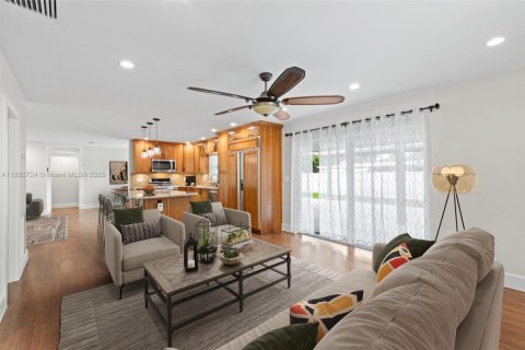 Villa ou maison à louer à Cutler Bay, Floride: 3 chambres, 150.87 m2 № 1949972 - photo 4