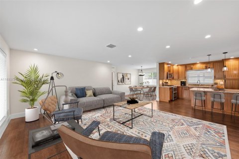 Villa ou maison à louer à Cutler Bay, Floride: 3 chambres, 150.87 m2 № 1949972 - photo 3