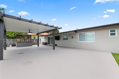 Villa ou maison à louer à Cutler Bay, Floride: 3 chambres, 150.87 m2 № 1949972 - photo 21