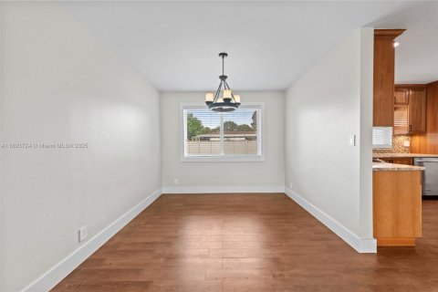 Villa ou maison à louer à Cutler Bay, Floride: 3 chambres, 150.87 m2 № 1949972 - photo 9