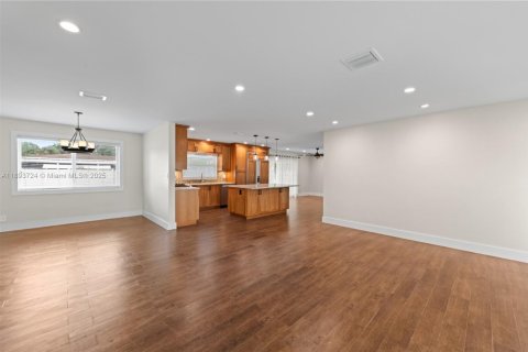 Villa ou maison à louer à Cutler Bay, Floride: 3 chambres, 150.87 m2 № 1949972 - photo 8