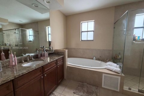 Villa ou maison à louer à Doral, Floride: 4 chambres, 290.6 m2 № 2052791 - photo 13