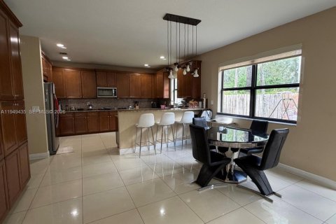 Villa ou maison à louer à Doral, Floride: 4 chambres, 290.6 m2 № 2052791 - photo 6