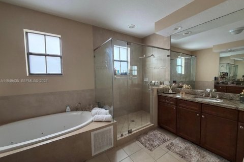 Villa ou maison à louer à Doral, Floride: 4 chambres, 290.6 m2 № 2052791 - photo 12