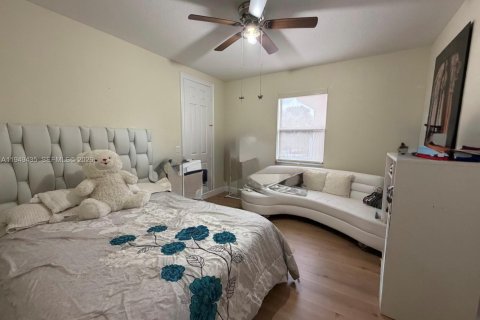 Villa ou maison à louer à Doral, Floride: 4 chambres, 290.6 m2 № 2052791 - photo 15