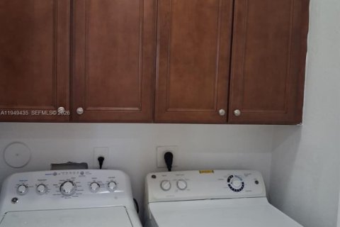 Villa ou maison à louer à Doral, Floride: 4 chambres, 290.6 m2 № 2052791 - photo 24