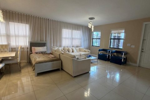 Villa ou maison à louer à Doral, Floride: 4 chambres, 290.6 m2 № 2052791 - photo 4