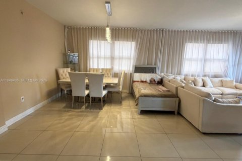 Villa ou maison à louer à Doral, Floride: 4 chambres, 290.6 m2 № 2052791 - photo 3