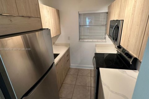 Condo in Hollywood, Florida, 1 bedroom  № 2025342 - photo 10