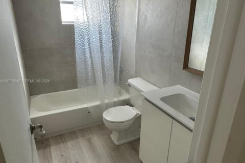 Condo in Hollywood, Florida, 1 bedroom  № 2025342 - photo 30