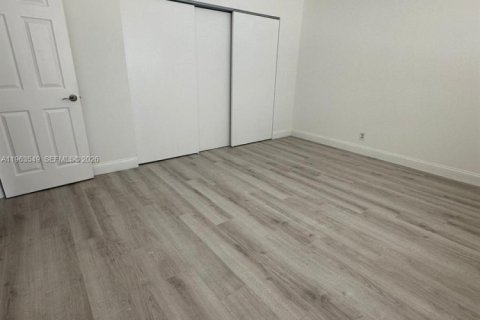 Condo in Hollywood, Florida, 1 bedroom  № 2025342 - photo 26