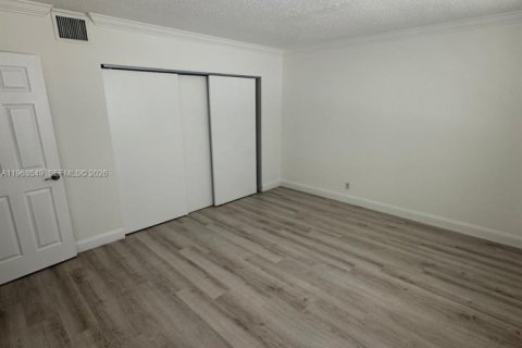 Condo in Hollywood, Florida, 1 bedroom  № 2025342 - photo 29