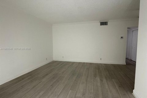 Condo in Hollywood, Florida, 1 bedroom  № 2025342 - photo 7