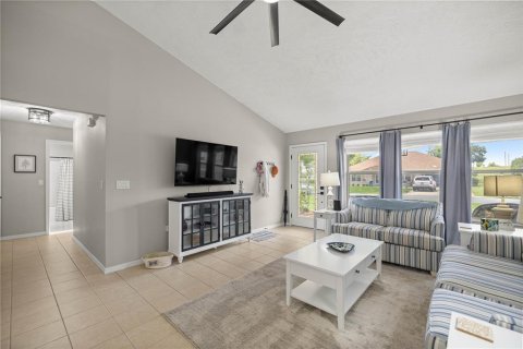 House in Summerfield, Florida 2 bedrooms, 123.37 sq.m. № 1777084 - photo 6