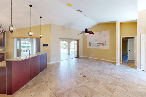 House in Punta Gorda, Florida 4 bedrooms, 190.82 sq.m. № 1424136 - photo 11