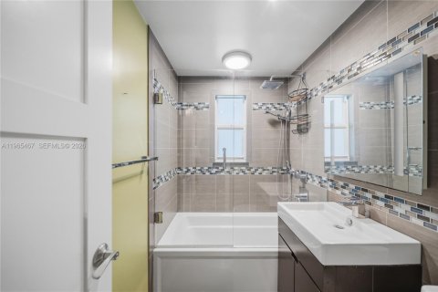 Condo in Miami Beach, Florida, 1 bedroom  № 2027765 - photo 15