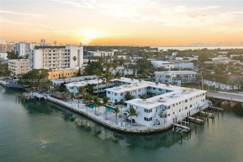 Condo in Miami Beach, Florida, 1 bedroom  № 2027765