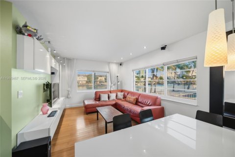 Condo in Miami Beach, Florida, 1 bedroom  № 2027765 - photo 6