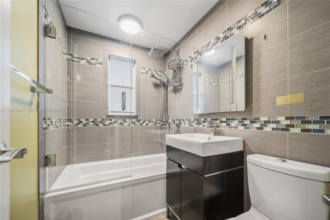 Condo in Miami Beach, Florida, 1 bedroom  № 2027765 - photo 14