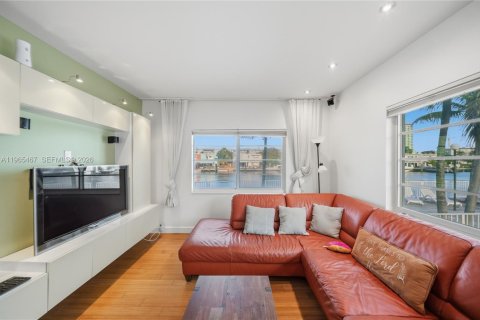 Condo in Miami Beach, Florida, 1 bedroom  № 2027765 - photo 8