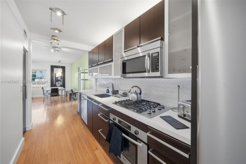 Condo in Miami Beach, Florida, 1 bedroom  № 2027765 - photo 3
