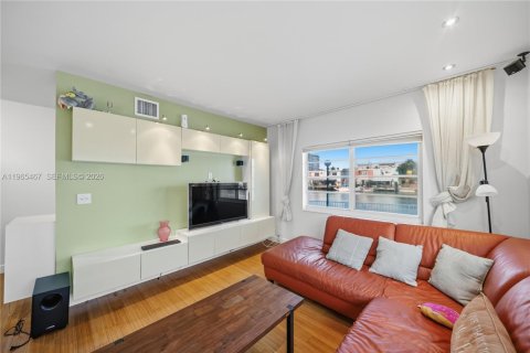 Condo in Miami Beach, Florida, 1 bedroom  № 2027765 - photo 12