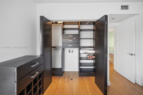 Condo in Miami Beach, Florida, 1 bedroom  № 2027765 - photo 20