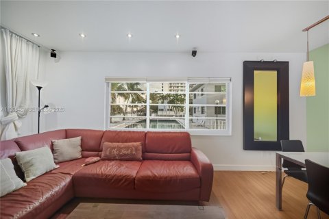 Condo in Miami Beach, Florida, 1 bedroom  № 2027765 - photo 11
