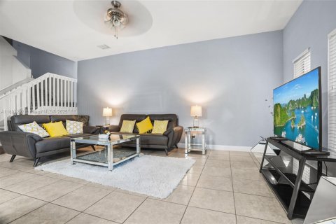 Villa ou maison à vendre à Miramar, Floride: 3 chambres, 151.24 m2 № 1948911 - photo 9