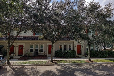 Villa ou maison à vendre à Miramar, Floride: 3 chambres, 151.24 m2 № 1948911 - photo 3