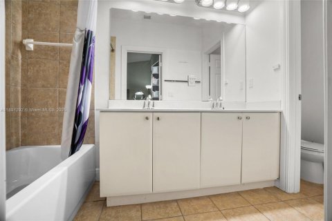 Villa ou maison à vendre à Miramar, Floride: 3 chambres, 151.24 m2 № 1948911 - photo 24