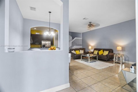 Villa ou maison à vendre à Miramar, Floride: 3 chambres, 151.24 m2 № 1948911 - photo 5