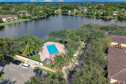 Villa ou maison à vendre à Miramar, Floride: 3 chambres, 151.24 m2 № 1948911 - photo 1