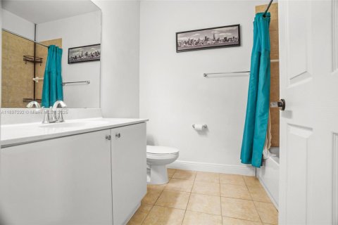 Villa ou maison à vendre à Miramar, Floride: 3 chambres, 151.24 m2 № 1948911 - photo 17