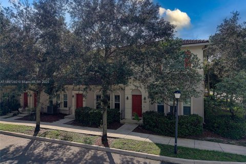 Villa ou maison à vendre à Miramar, Floride: 3 chambres, 151.24 m2 № 1948911 - photo 2