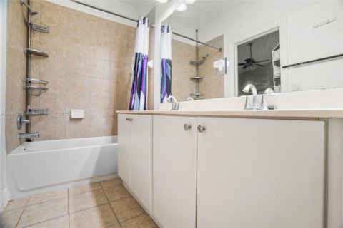 Villa ou maison à vendre à Miramar, Floride: 3 chambres, 151.24 m2 № 1948911 - photo 23