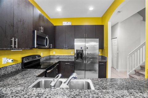 Villa ou maison à vendre à Miramar, Floride: 3 chambres, 151.24 m2 № 1948911 - photo 11