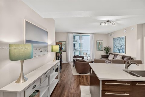 Condominio en venta en Miami, Florida, 1 dormitorio, 61.59 m2 № 2376934 - foto 14
