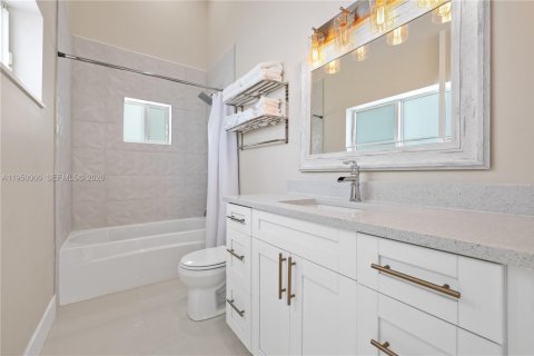 House in Ocean Ridge, Florida 3 bedrooms, 124.67 sq.m. № 2158287 - photo 6