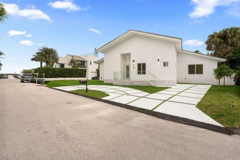 House in Ocean Ridge, Florida 3 bedrooms, 124.67 sq.m. № 2158287 - photo 13